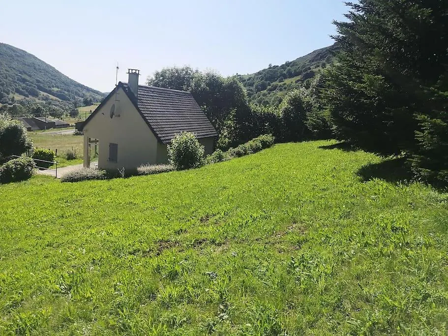 Holiday home Gite Chaleureux Avec Cheminee Au Pied Du Puy Mary Saint-Paul-de-Salers