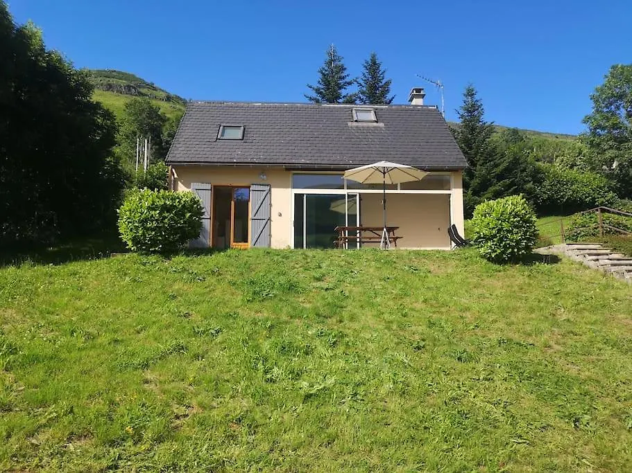 Gite Chaleureux Avec Cheminee Au Pied Du Puy Mary Saint-Paul-de-Salers 0*,