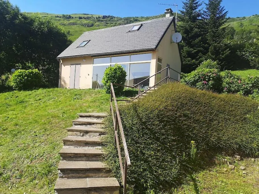 Holiday home Gite Chaleureux Avec Cheminee Au Pied Du Puy Mary Saint-Paul-de-Salers